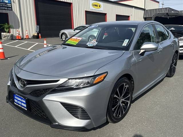 2020 Toyota Camry SE FWD photo