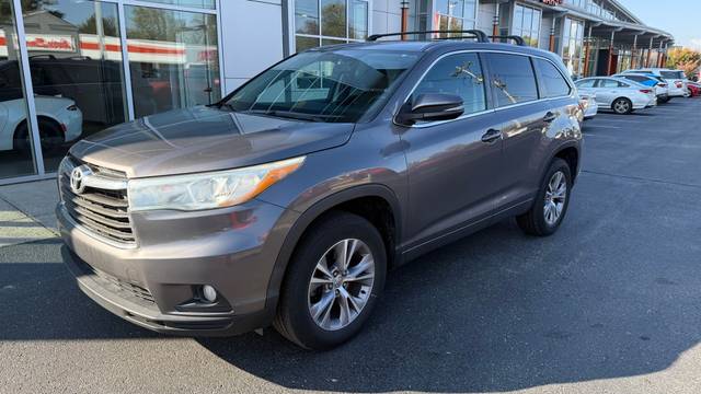 2015 Toyota Highlander LE Plus FWD photo