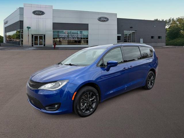2020 Chrysler Pacifica Minivan Launch Edition AWD photo