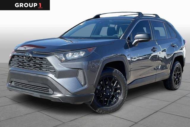 2020 Toyota RAV4 LE FWD photo