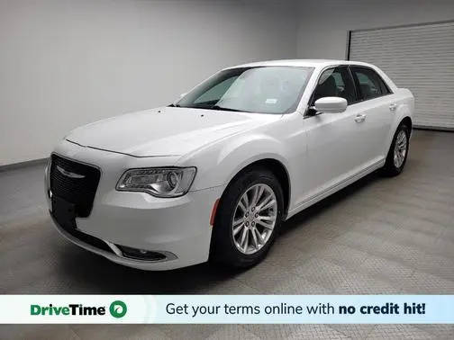 2019 Chrysler 300 Touring RWD photo