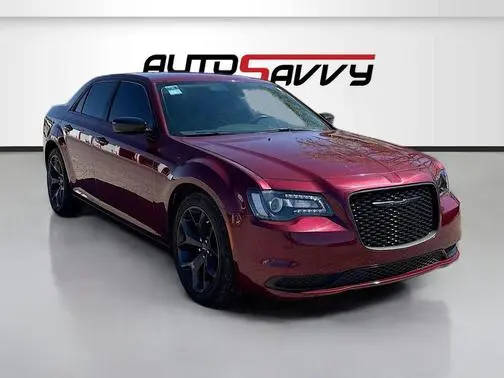 2020 Chrysler 300 Touring RWD photo