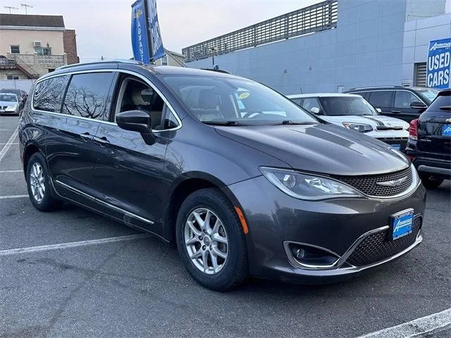 2020 Chrysler Pacifica Minivan Touring L FWD photo