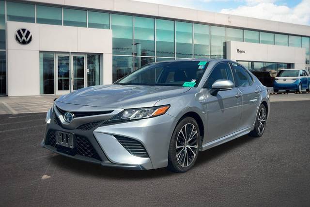 2020 Toyota Camry Hybrid SE FWD photo