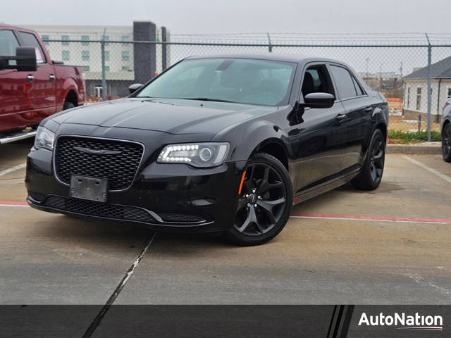 2020 Chrysler 300 Touring RWD photo