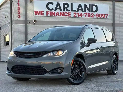 2020 Chrysler Pacifica Minivan Launch Edition AWD photo