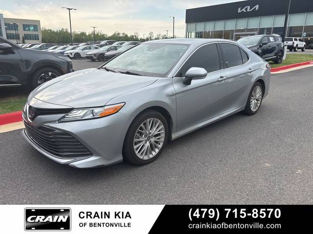 2020 Toyota Camry Hybrid XLE FWD photo