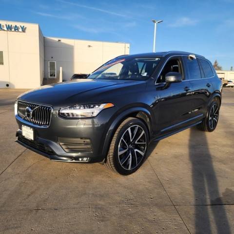 2021 Volvo XC90 Momentum AWD photo