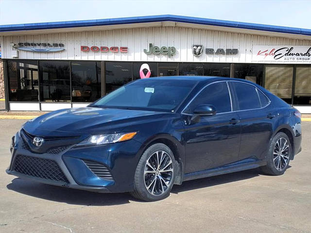 2020 Toyota Camry SE FWD photo