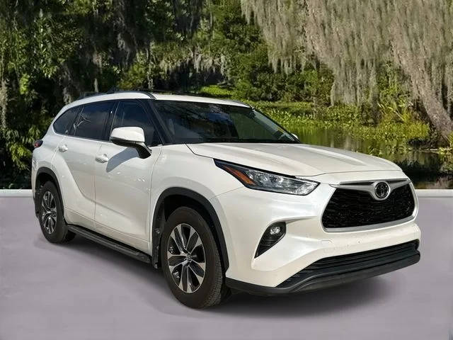 2020 Toyota Highlander XLE FWD photo