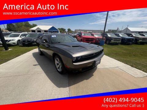 2019 Dodge Challenger SXT RWD photo
