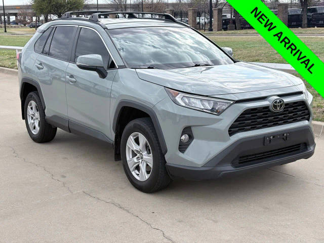 2020 Toyota RAV4 XLE AWD photo