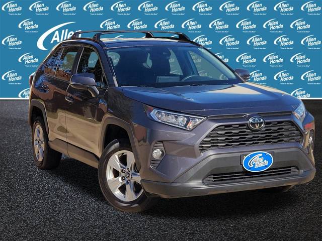 2020 Toyota RAV4 XLE FWD photo