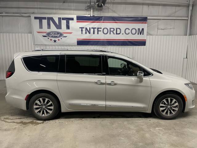 2020 Chrysler Pacifica Minivan Hybrid Limited FWD photo