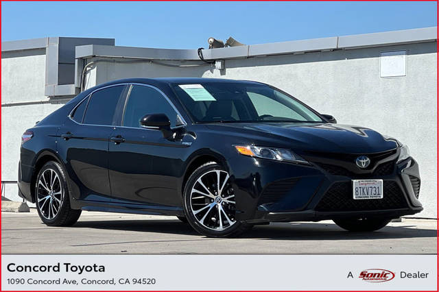 2020 Toyota Camry Hybrid SE FWD photo