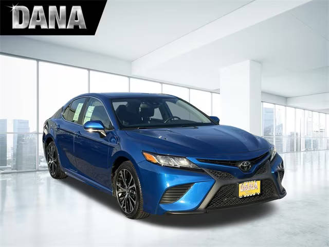 2020 Toyota Camry SE FWD photo