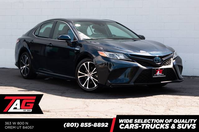 2020 Toyota Camry Hybrid SE FWD photo