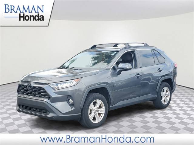 2020 Toyota RAV4 XLE FWD photo