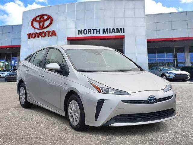 2021 Toyota Prius LE FWD photo