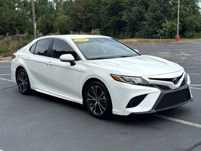 2020 Toyota Camry SE FWD photo