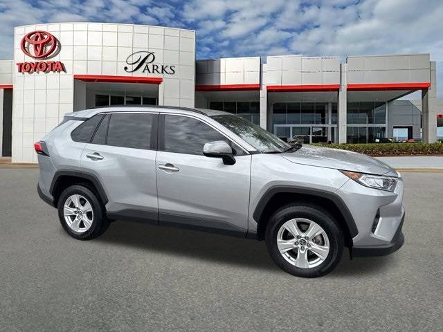 2020 Toyota RAV4 XLE FWD photo
