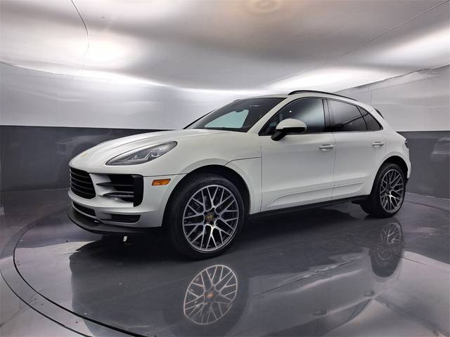 2020 Porsche Macan  AWD photo