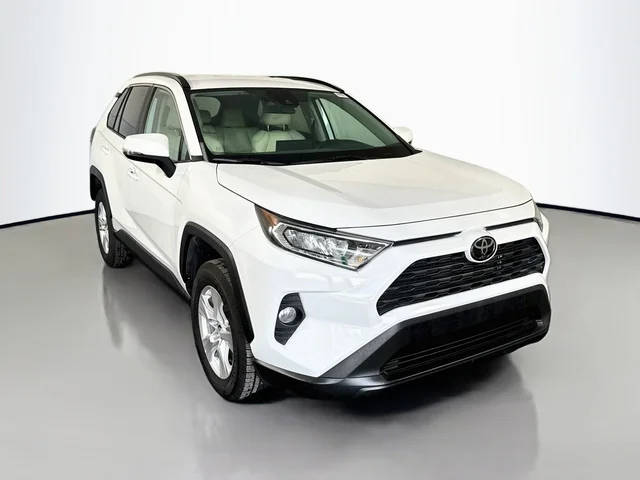 2020 Toyota RAV4 XLE FWD photo
