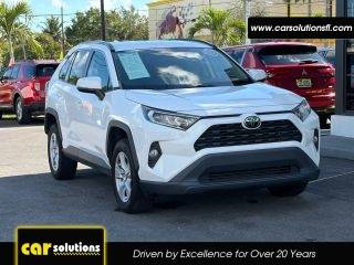 2020 Toyota RAV4 XLE FWD photo