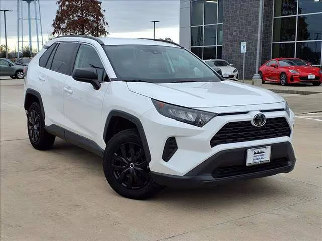 2020 Toyota RAV4 LE FWD photo