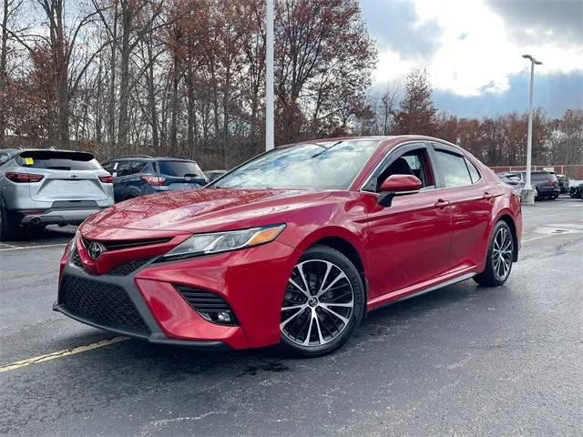 2020 Toyota Camry SE FWD photo