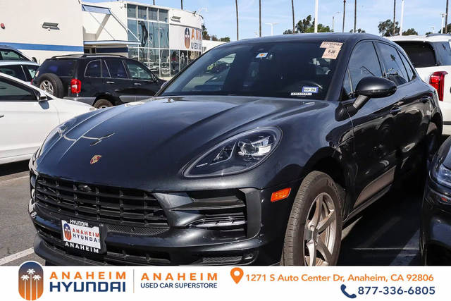 2020 Porsche Macan  AWD photo