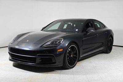 2020 Porsche Panamera  RWD photo