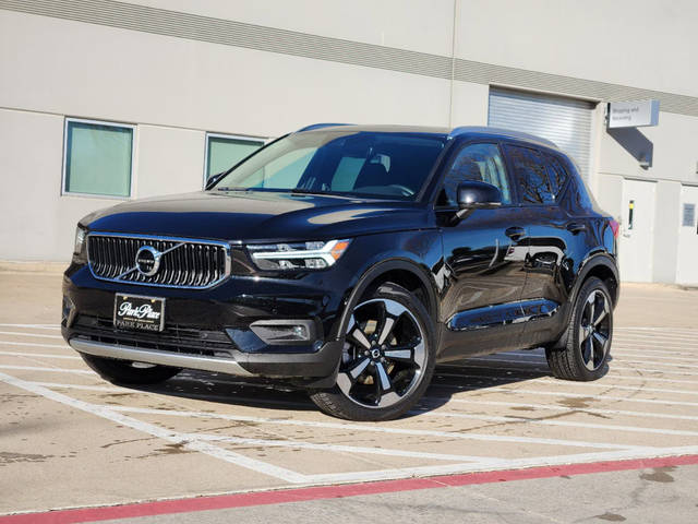 2021 Volvo XC40 Momentum AWD photo