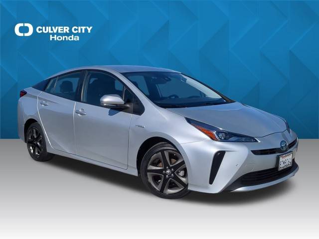 2021 Toyota Prius XLE FWD photo