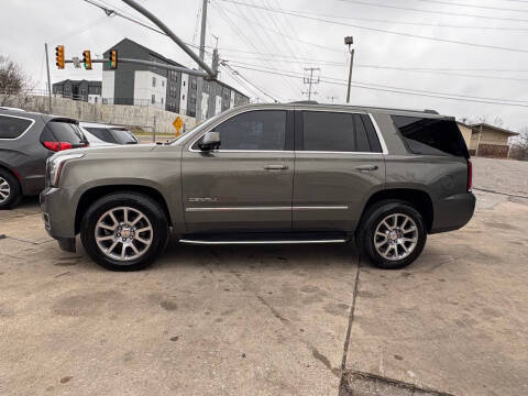 2017 GMC Yukon Denali 4WD photo