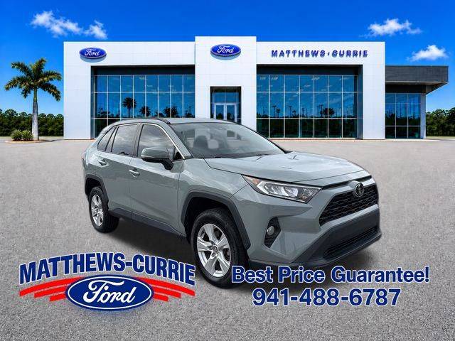 2020 Toyota RAV4 XLE FWD photo