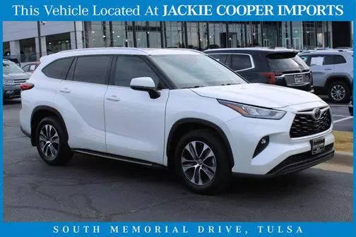 2020 Toyota Highlander XLE FWD photo