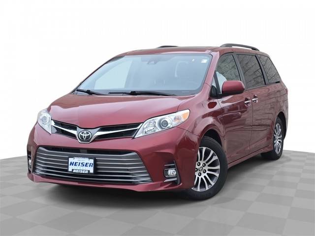 2020 Toyota Sienna XLE FWD photo