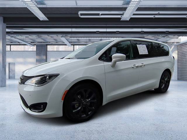 2020 Chrysler Pacifica Minivan Touring L Plus FWD photo