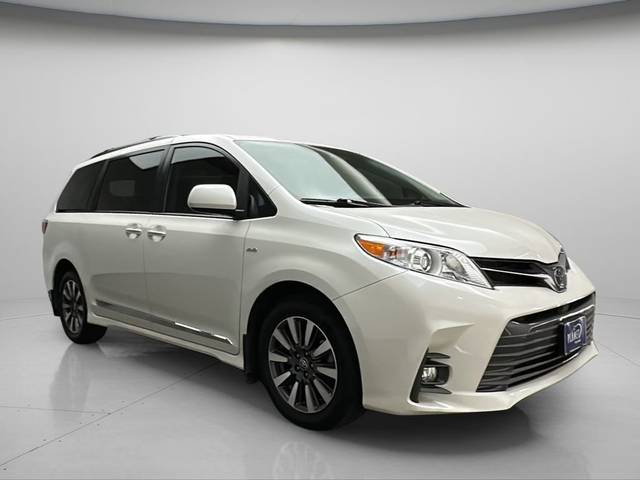 2020 Toyota Sienna XLE AWD photo