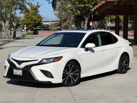 2020 Toyota Camry SE FWD photo