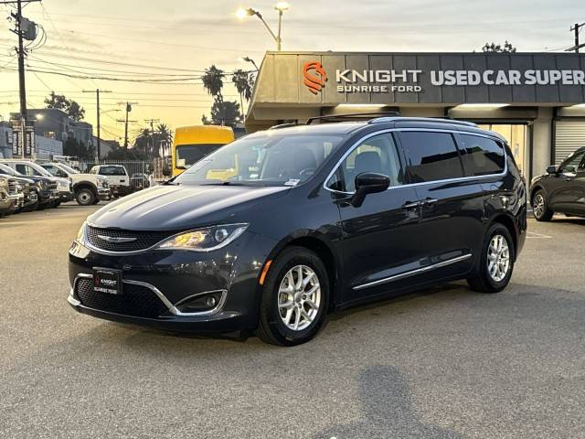 2020 Chrysler Pacifica Minivan Touring L FWD photo