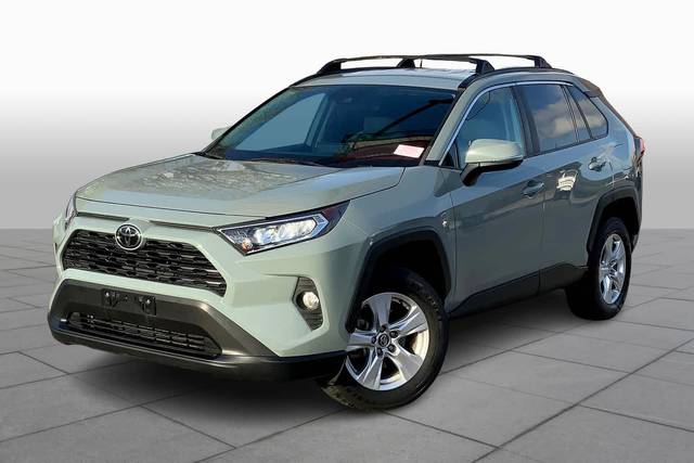 2020 Toyota RAV4 XLE FWD photo