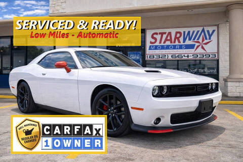 2020 Dodge Challenger SXT RWD photo
