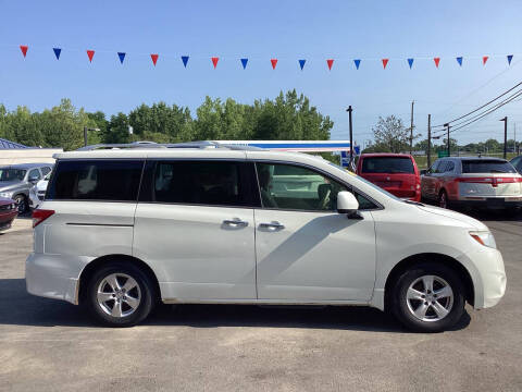 2015 Nissan Quest SV FWD photo