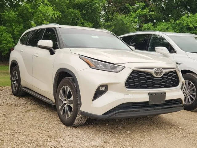2020 Toyota Highlander XLE FWD photo