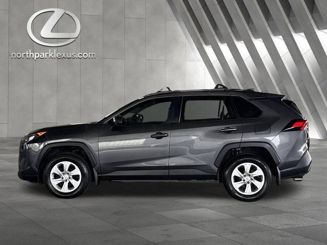 2020 Toyota RAV4 LE FWD photo