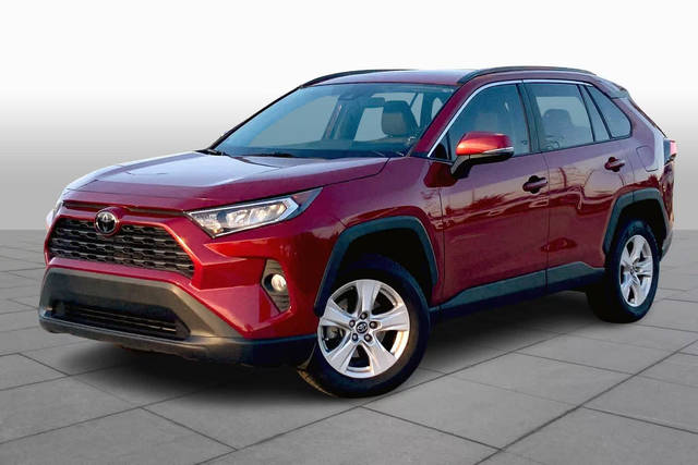 2020 Toyota RAV4 XLE FWD photo