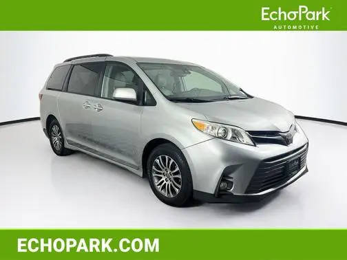 2019 Toyota Sienna XLE FWD photo