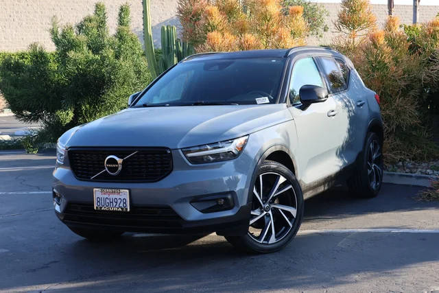 2021 Volvo XC40 R-Design FWD photo
